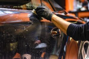 Vtipná reklama čistí auto od sněhu: Kreativní přístupy k čištění vozidla 4 Vtipná reklama čistí auto od sněhu: Kreativní přístupy k čištění vozidla