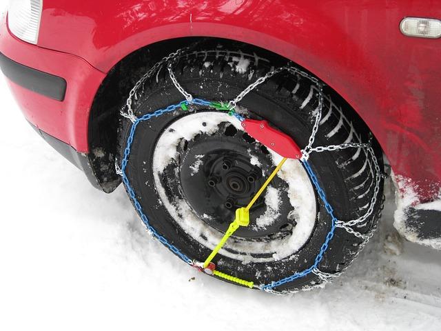 7. Klíčové ⁢bezpečnostní informace pro používání automobilových​ sněhových řetězů s automatickým napínáním